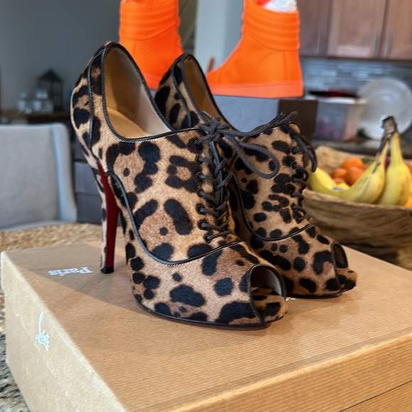 Red bottoms - Picture 4 of 7